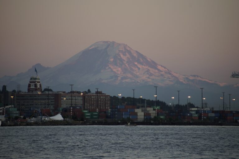 Photo of Seattle's southern shore with Mount Ranier in the background